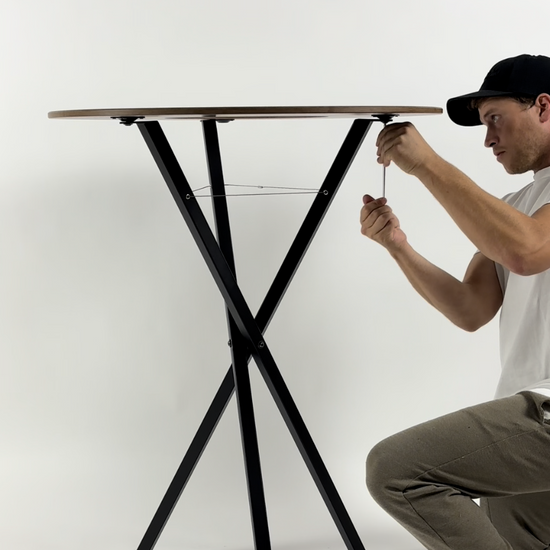 Stehtisch mit Flaschenkühler - Video des einfachen Aufbaus.
